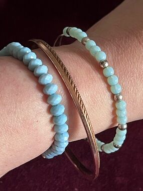 Set of 4 bangle, beaded and charm bracelets Alex & Ani